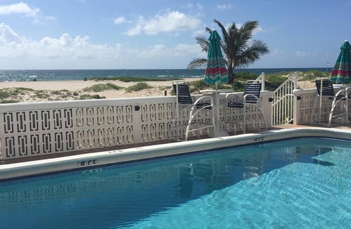 Pompano Beach Apartment | BEACHFRONT COMPLEX STUDIO Sleeps 2 Full Kitchen, Free parking, Heated Pool