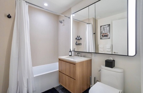 Port Morris Apartment | Big Apple Stylish Getaway - 3 Mins to NYC
