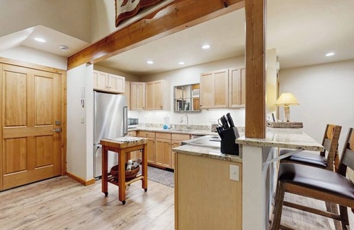 Bigfork House | Big Fork rustic loft cabin with forest views, WiFi, 5 miles to Flathead Lake
