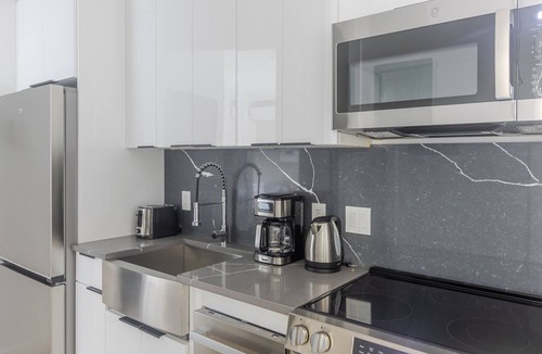 Chinatown Apartment | Blueground | Chinatown, washer, nr City Hall