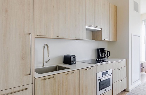 Clinton Hill Apartment | Blueground | Clinton Hill, rooftop pool, nr Brooklyn Museum