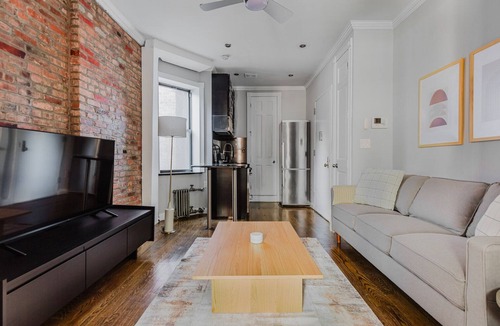 Ukrainian Village Apartment | Blueground | East Village 1bd apartment