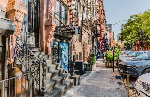 Ukrainian Village Apartment | Blueground | East Village 1bd apartment