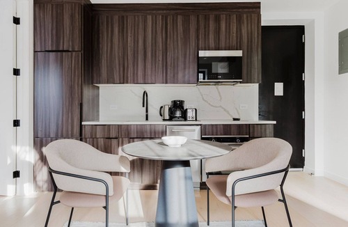 Greenpoint Apartment | Blueground | Greenpoint, AC & w/d, nr parks