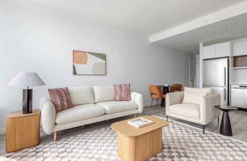 Greenpoint Apartment | Blueground | Greenpoint, pool & w/d, nr park