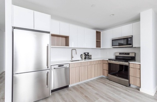 Greenpoint Apartment | Blueground | Greenpoint, pool & w/d, nr park