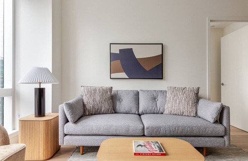 Hunters Point Apartment | Blueground | LIC, gym & w/d, nr MoMA PS1