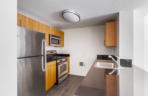 Hunters Point Apartment | Blueground | LIC, pool & w/d, nr Gantry Park
