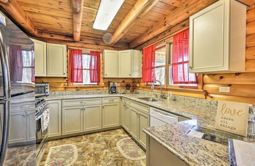 Pleasant Mount Cabin | Bright Elegance Across the Grand Estate