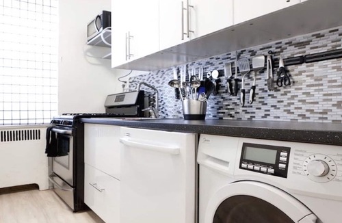 Tremont Apartment | Bronx Home - 30 minutes from midtown Manhattan!