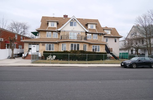 Sea Gate Villa | Brooklyn 15 bedroom 18 bath oasis