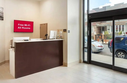 Queens House | Budget Friendly Stay Right off Interstate-678 w/Easy Access to New York City