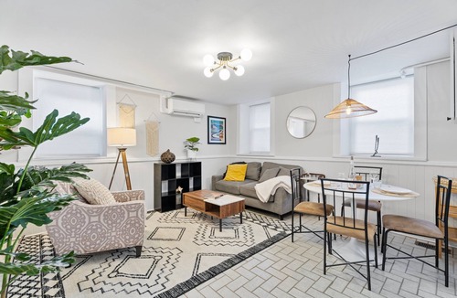 Ithaca House | C1: Boho Downtown (2bed/2ba), parking