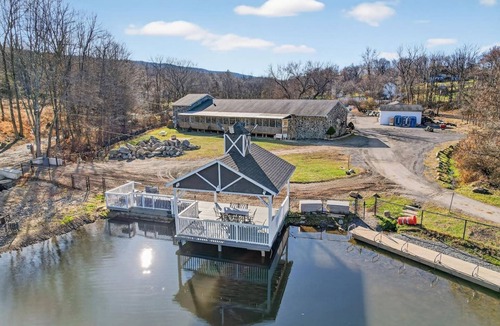 Monroe Apartment | Calm Boutique Lake Studio Fast Wifi Great WFH