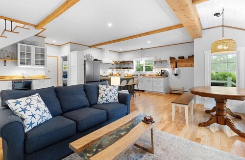 Spruce Head House | Captain's Quarters, newly renovated home with hot