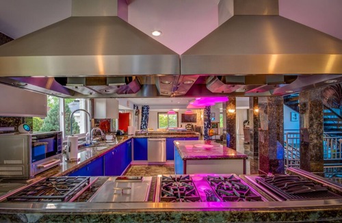 Queens House | Celebrity Retreat | Heated Pool, Gym, STEAM Spa