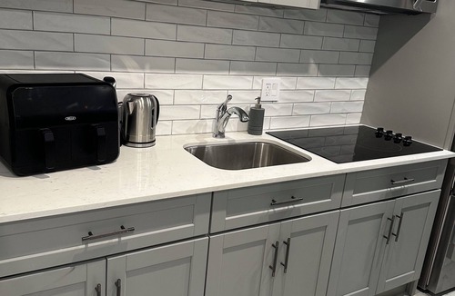 East Flatbush Apartment | Charming 1-bedroom apartment with WiFi, AC in wonderful Brooklyn