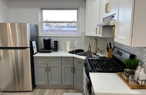 Throgs Neck Apartment | Charming 3-bedroom apartment in The Bronx