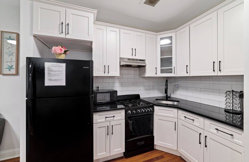 Crown Heights House | Charming 3-Bedroom House in Delightful Brooklyn with Wi-Fi & AC