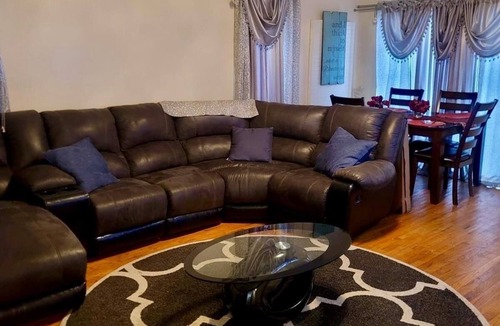 Throgs Neck House | Charming 3-bedroom house in Bronx with AC, WiFi