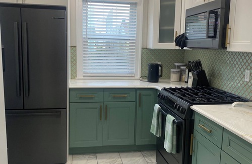 Queens House | Charming 3-bedroom house in Queens with WiFi and AC