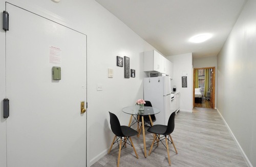 Ukrainian Village Apartment | Charming 3-Beds apartment with AC and WiFi in prime East Village/steps to SoHo