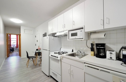 Ukrainian Village Apartment | Charming 3-Beds apartment with AC and WiFi in prime East Village/steps to SoHo