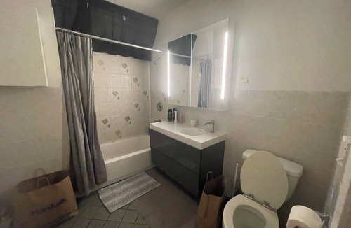 Clinton Hill Apartment | Charming Private Bedroom Next to Subway/Metro Centrally Located in Brooklyn