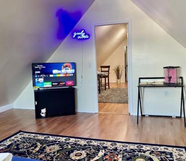 Queens Apartment | Charming Spacious 2 Bedroom Apartment!