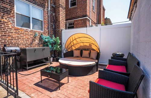 Queens Apartment | Charming studio in wonderful Queens with AC, WiFi