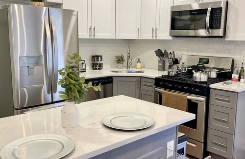 Queens House | Cheer-Full 3bedroom House/n Casino