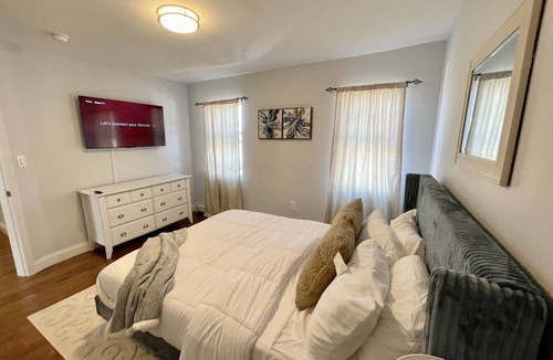 Queens House | Cheer-Full 3bedroom House/n Casino