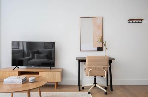 Chelsea Apartment | Chelsea 1br w doorman lounge nr food hall NYC-1196