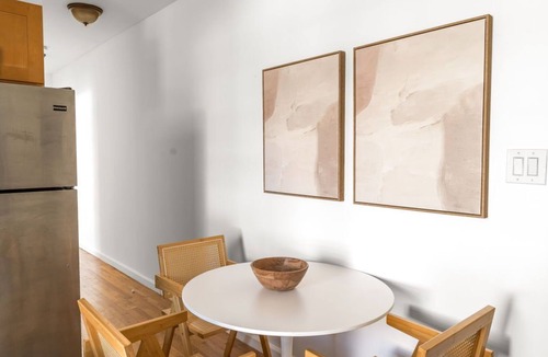 Chinatown Apartment | Chic & Trendy 3BD 1Bath Escape in the Lower East Side