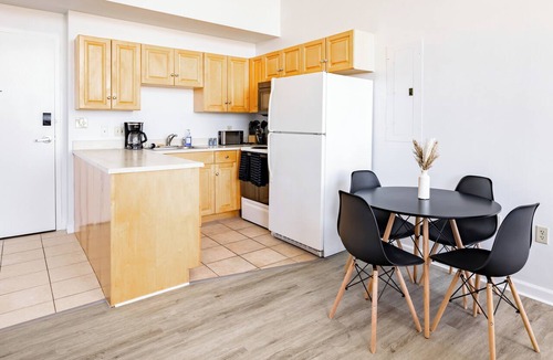 Downtown Cleveland Apartment | CLE 2BR Loft/Progressive/Playhouse/Wolstein/1 FREE Parking.