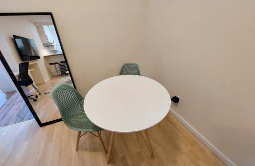 Chinatown Apartment | Comfortable Apartment with Workstation