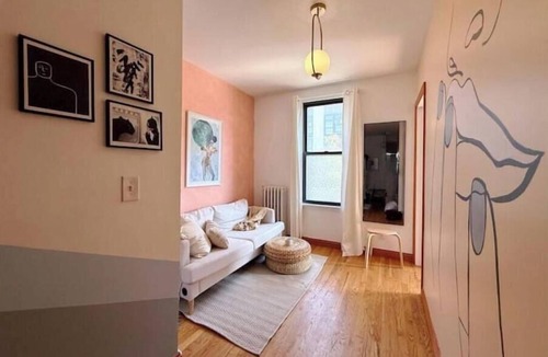Queens House | Comfy Clean 2BR 1BA Home- 15 mins to Times Square!