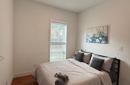 Corn Hill House | Cornhill 1BR Downtown High Falls Wi-Fi Kitchen TV