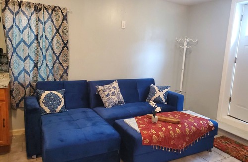 Wakefield Apartment | Cosy Studio in a Private home with private entrance and door