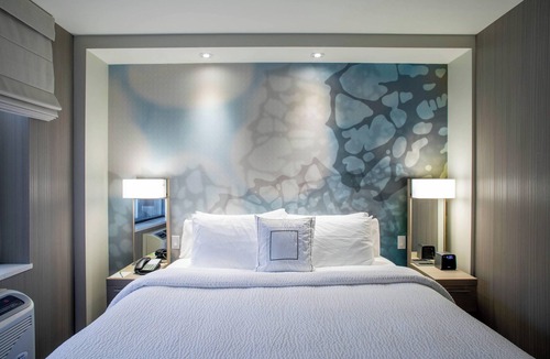 Auburndale Hotel | Courtyard by Marriott New York Queens/Fresh Meadows