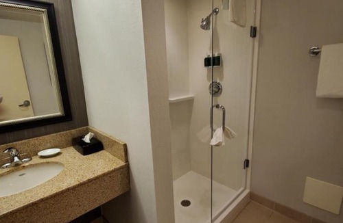 Hamilton Hotel | Courtyard by Marriott Hamilton
