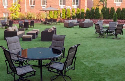 Auburndale Hotel | Courtyard by Marriott New York Queens/Fresh Meadows
