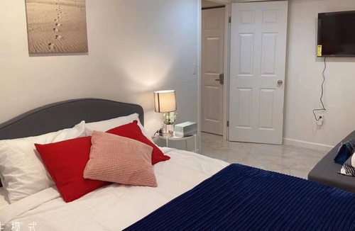East Flushing Apartment | Cozy 1 Bedroom Apartment near MTA buses