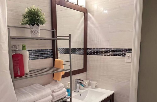 East Flushing Apartment | Cozy 1 Bedroom Apartment near MTA buses