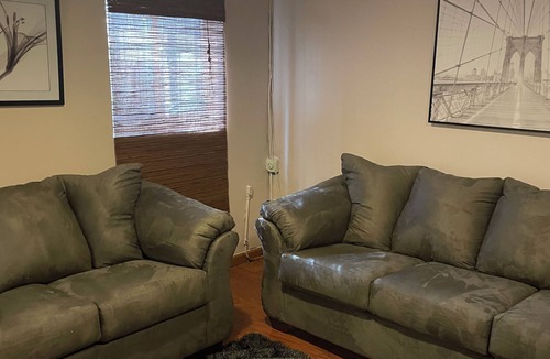 Pelham Gardens Apartment | Cozy 1 Bedroom, Ground Floor Apartment in the Northeast Bronx