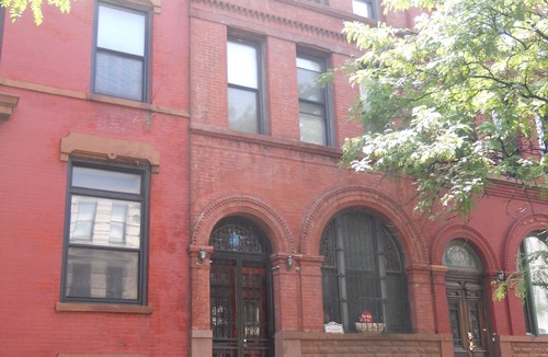 Upper Manhattan House | Cozy 5 Bdrms Brownstone located on 'Sugar Hill' in Historic Harlem NY