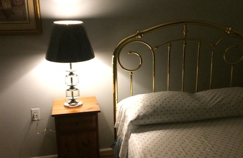 Rochdale Hotel | Cozy and Quiet