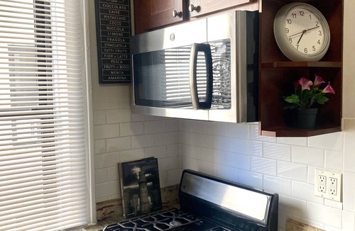 Ditmars Steinway House | Cozy Brick Apartment Near Everything!