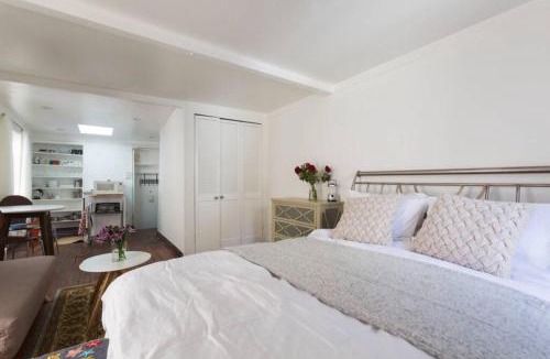 SoHo Apartment | Cozy bright studio - Soho/Greenwich Village - 30+Days Only