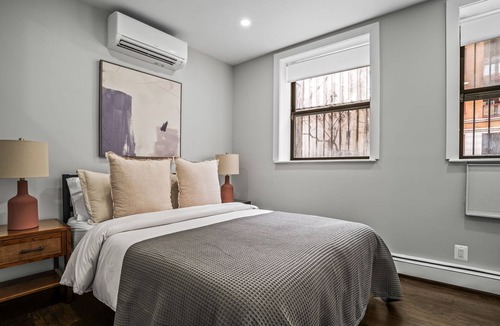 Ukrainian Village Apartment | Cozy Corner 2 Bd 1 Bath